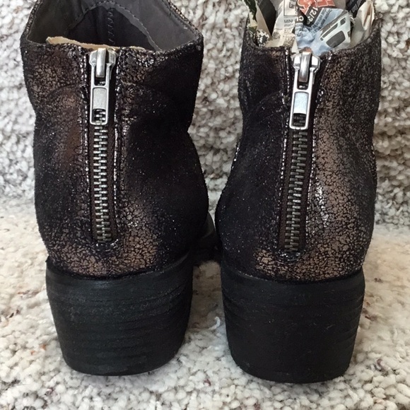 NOT Rated Women's Sagitta Faux Leather Crackled Metallic Block Heel Ankle Bootie - Picture 4 of 11